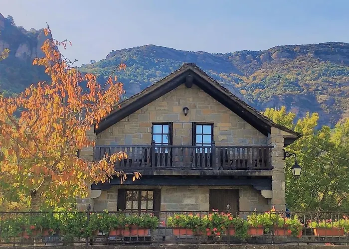 Rural El Mirador De Pirineos מלון